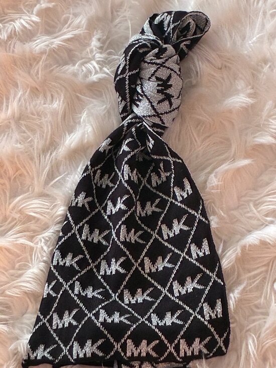 Michael Kors Accessories - Scarf